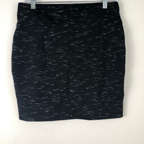 Banana Republic Zipper Pencil Skirt Size 4 - Picture 3 of 6